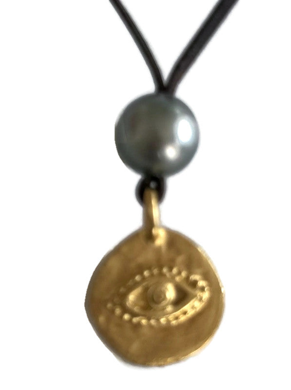 Pearl Eye Pendant Necklace